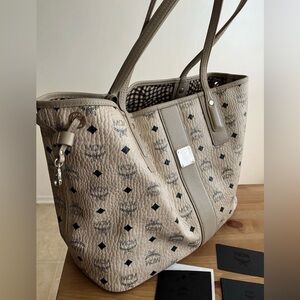 MCM Beige Women's Liz Shopper Visetos Medium Without Zip Pouch With Dustbag